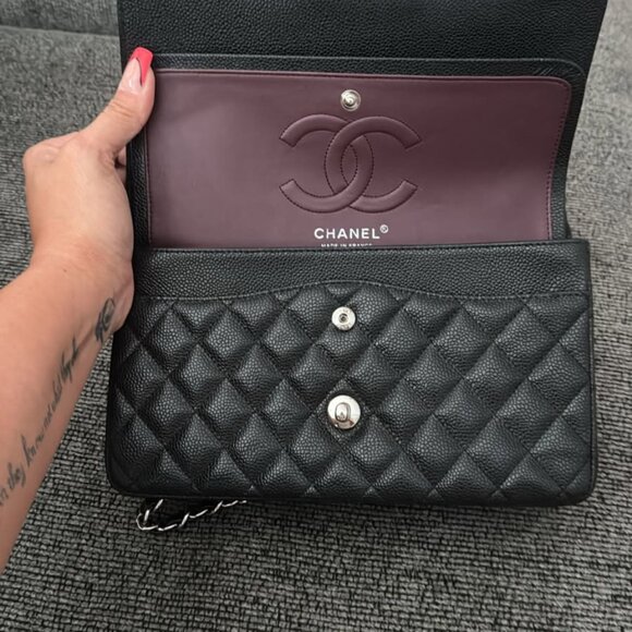 Chanel Black Caviar medium double flap handbag - Picture 2 of 8